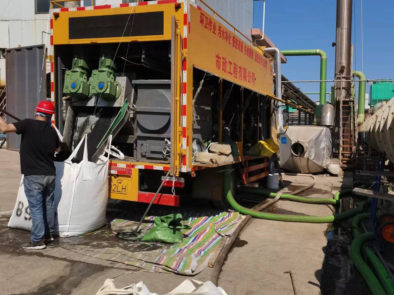 礼泉淤泥压干处理