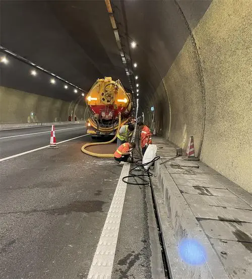 礼泉隧道排水渠清淤